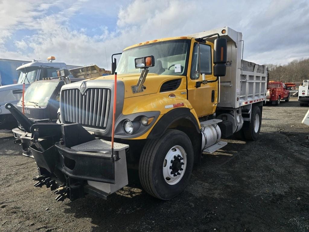 2007 International 7400 Equipment Image0