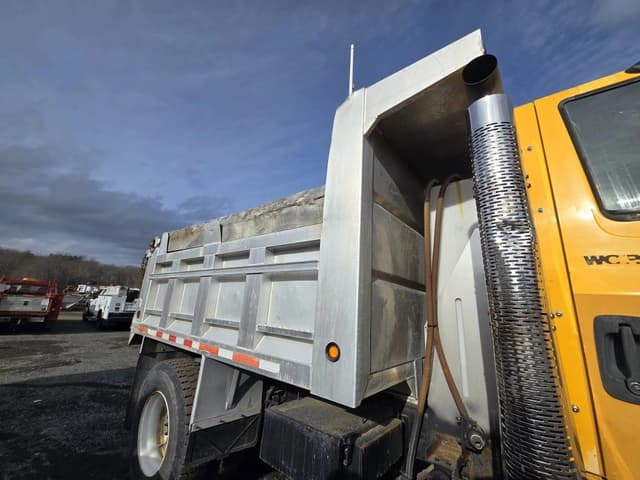 Image of International 7400 equipment image 4