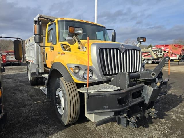 Image of International 7400 equipment image 2