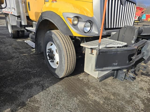 Image of International 7400 equipment image 3