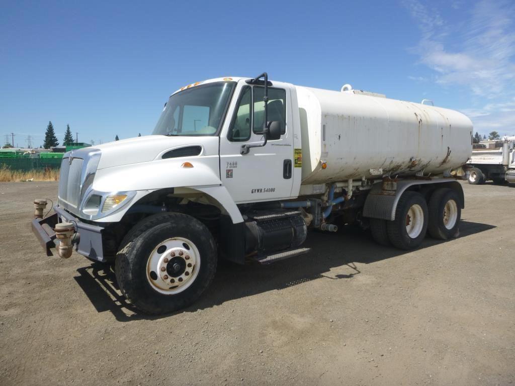 Image of International 7400 Primary image