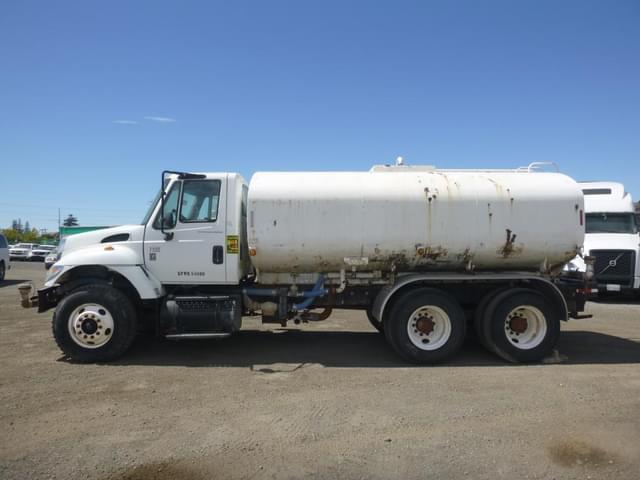Image of International 7400 equipment image 4