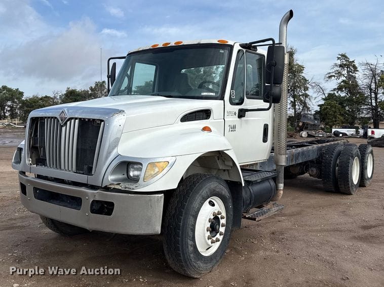 2007 International 7400 Equipment Image0