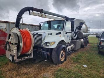 Main image International 7400