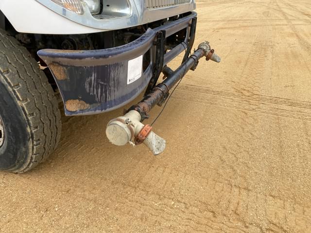 Image of International 7400 equipment image 4