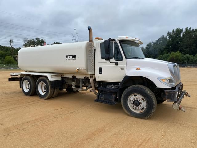 Image of International 7400 equipment image 3