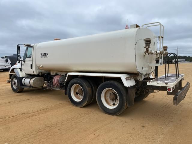 Image of International 7400 equipment image 1