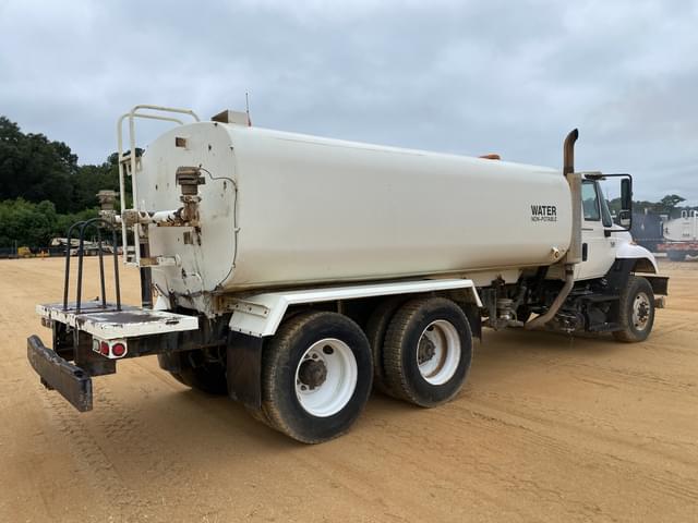 Image of International 7400 equipment image 2
