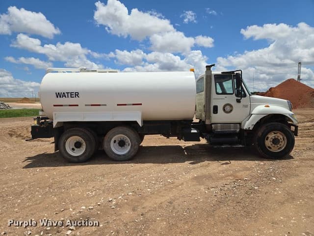 Image of International 7400 equipment image 3