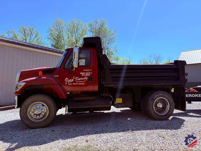 Image of International 7400 SFA equipment image 1