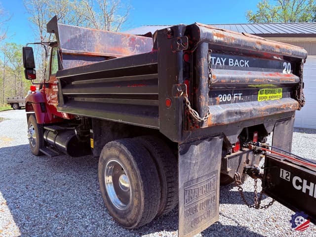 Image of International 7400 SFA equipment image 2