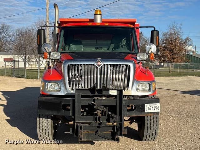 Image of International 7500 equipment image 1