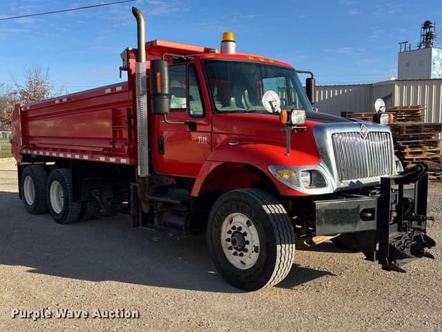 Image of International 7500 equipment image 2
