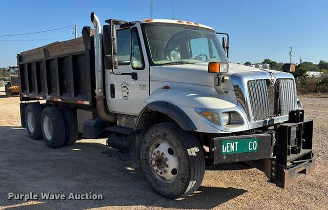 Image of International 7500 equipment image 2