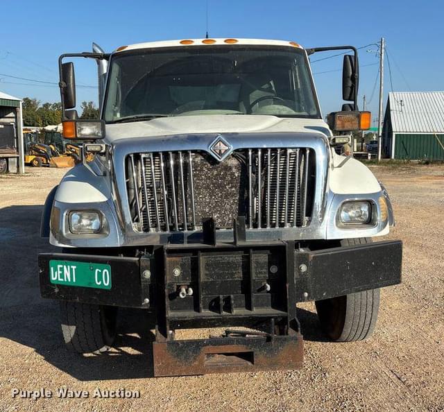 Image of International 7500 equipment image 1