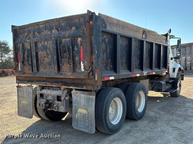 Image of International 7500 equipment image 4