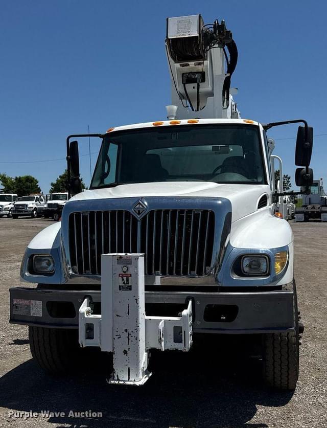 Image of International 7500 equipment image 1