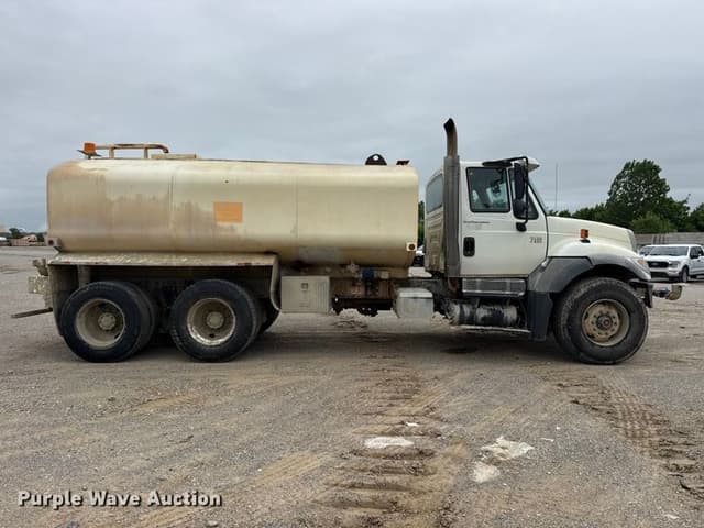 Image of International 7500 equipment image 3