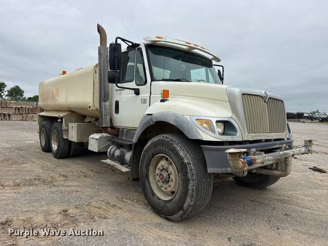 Image of International 7500 equipment image 2