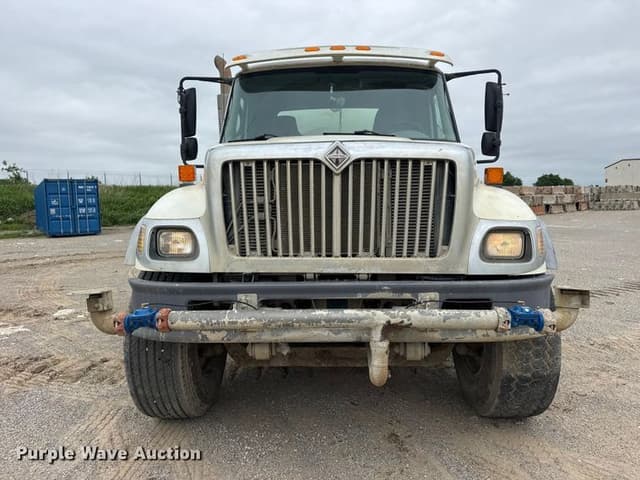 Image of International 7500 equipment image 1