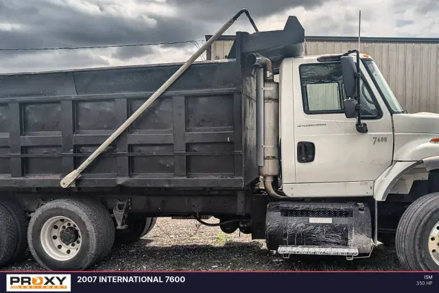 Image of International 7600 equipment image 3