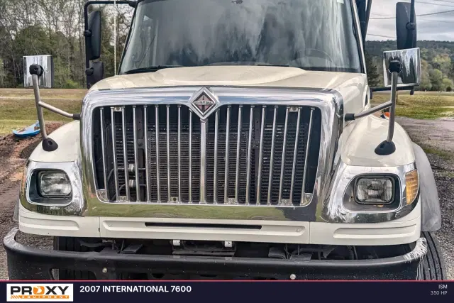 Image of International 7600 equipment image 1
