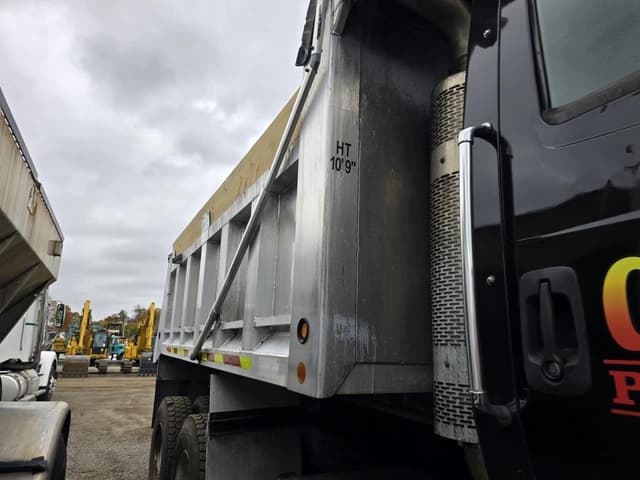 Image of International 7600 equipment image 4