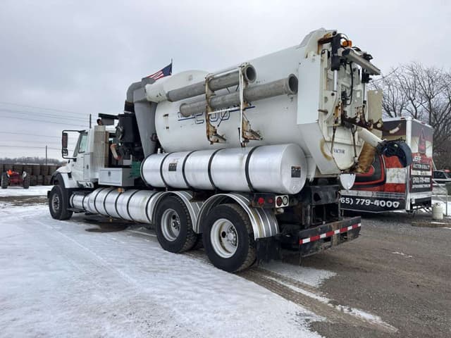 Image of International 7600 equipment image 2