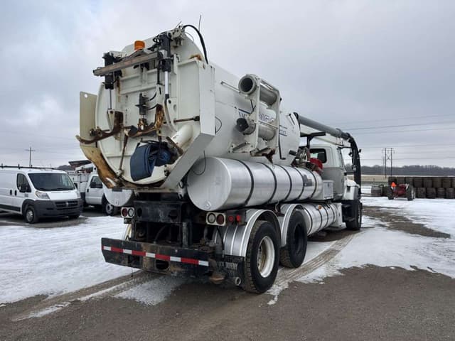 Image of International 7600 equipment image 3