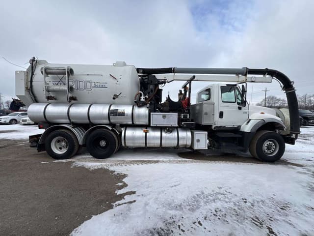 Image of International 7600 equipment image 4