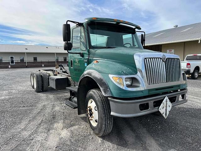 Image of International 7600 equipment image 3