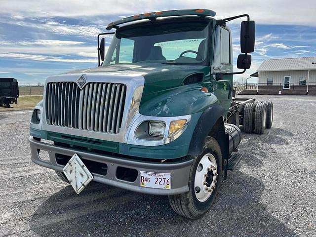 Image of International 7600 equipment image 1