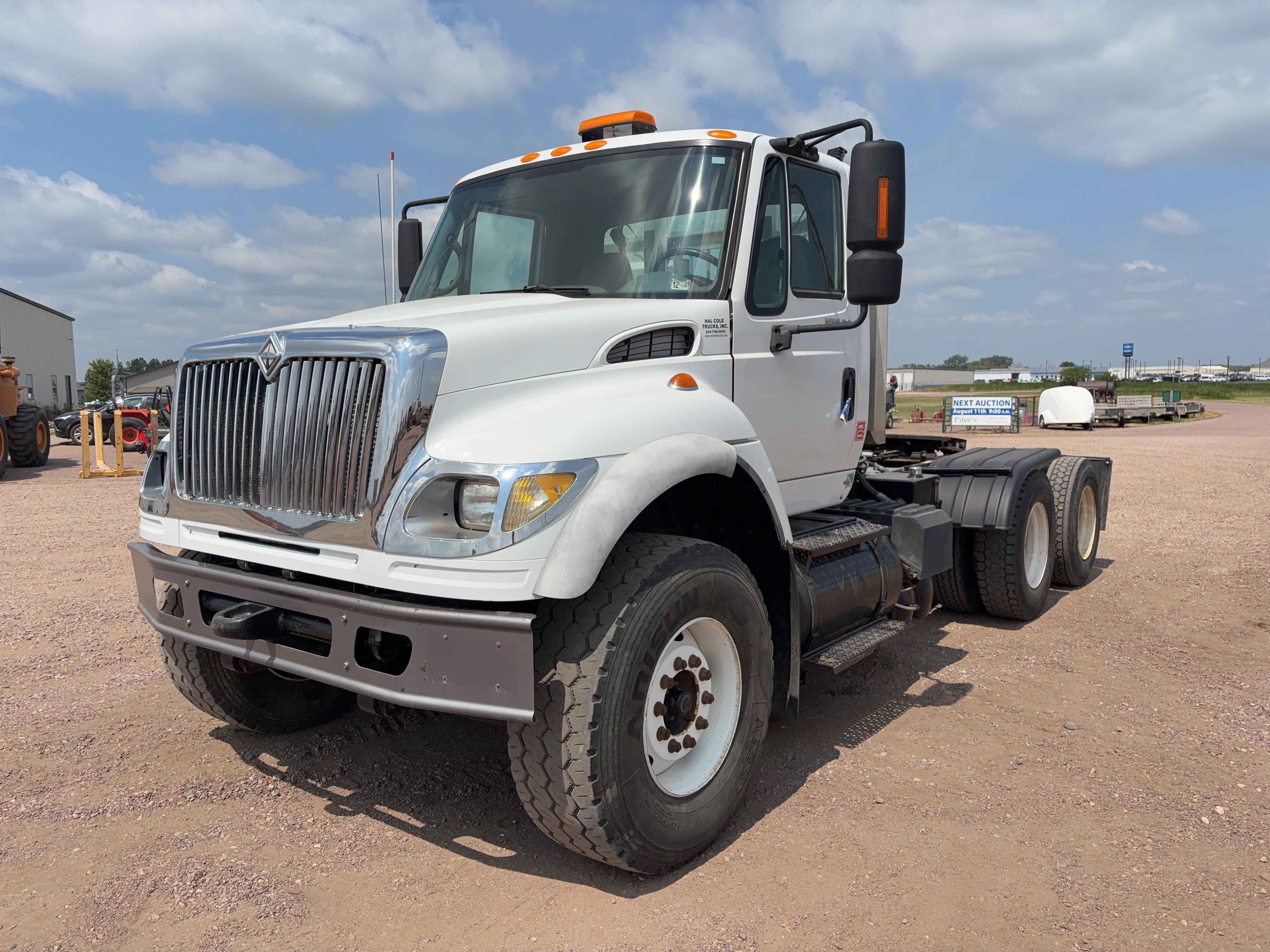 2007 International 7600 Equipment Image0