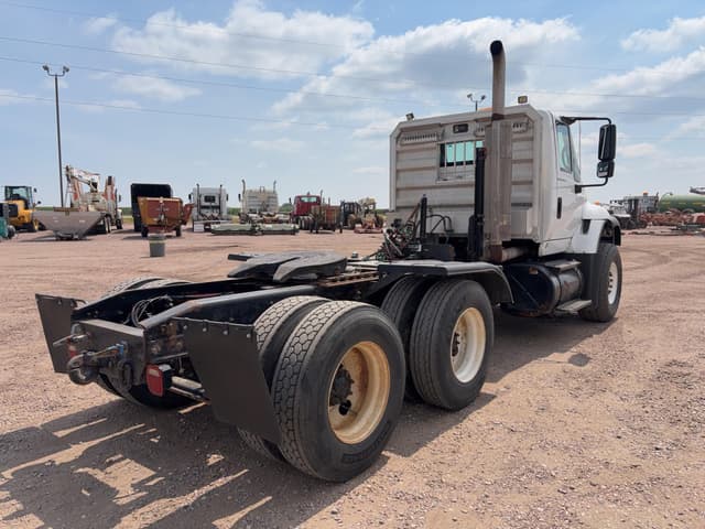 Image of International 7600 equipment image 4