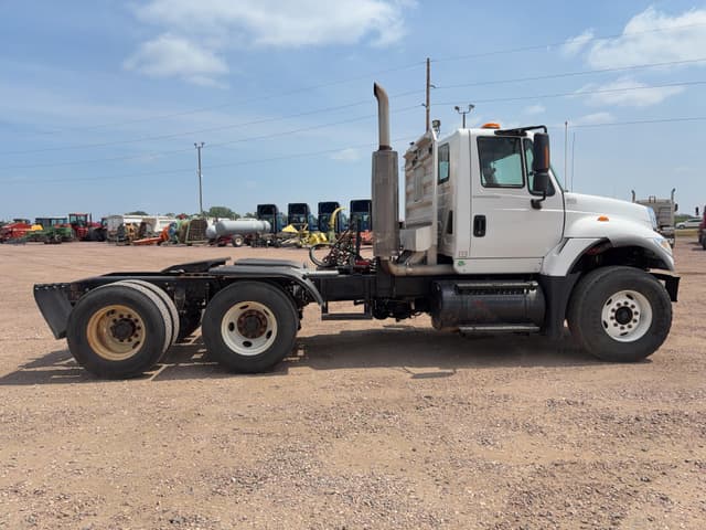 Image of International 7600 equipment image 3