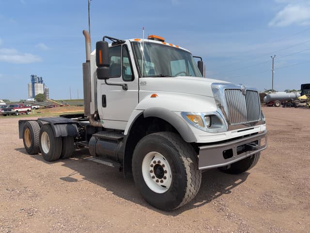 Image of International 7600 equipment image 2