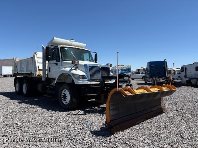 Image of International 7600 equipment image 2