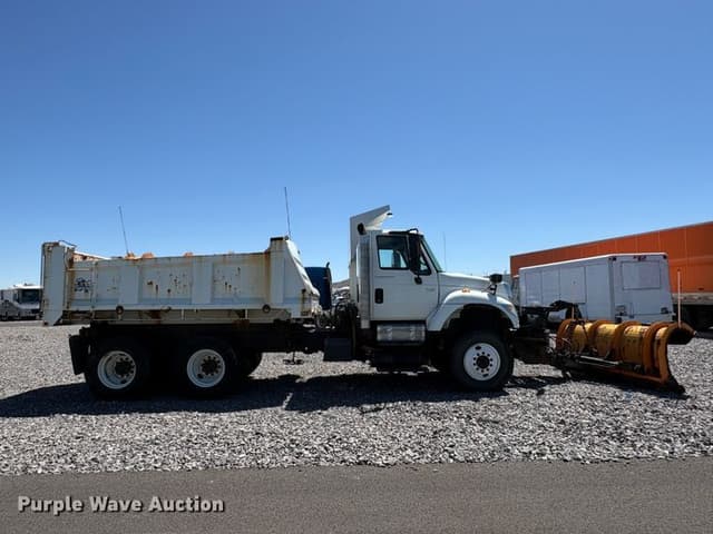 Image of International 7600 equipment image 3