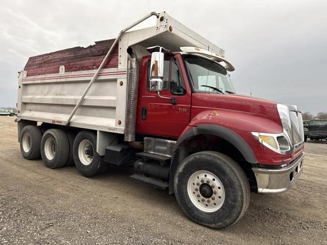 Image of International 7600 equipment image 4