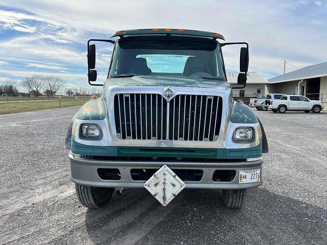 Image of International 7600 equipment image 2