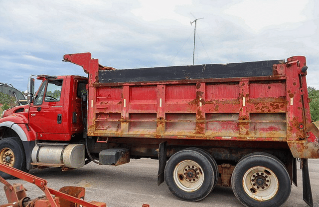 Image of International 7600 equipment image 2