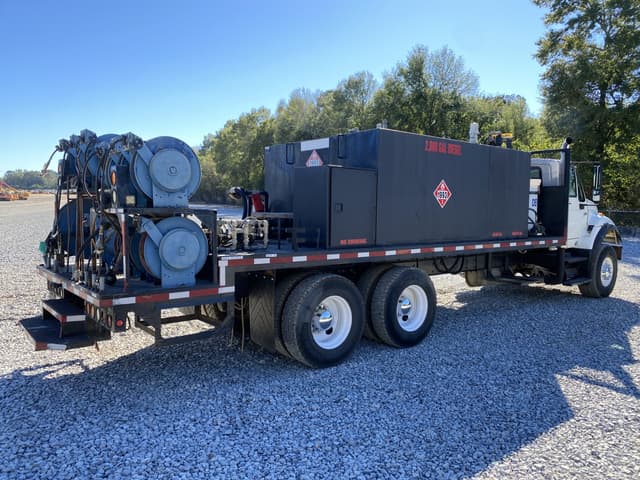 Image of International 7600 equipment image 2