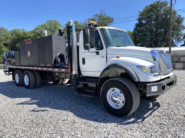 Image of International 7600 equipment image 3