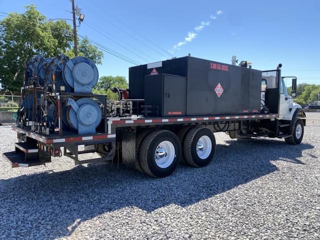 Image of International 7600 equipment image 2