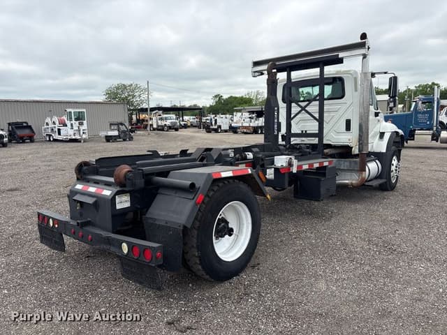 Image of International 7600 equipment image 4