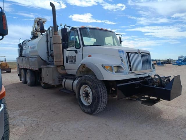 Image of International 7600 equipment image 4