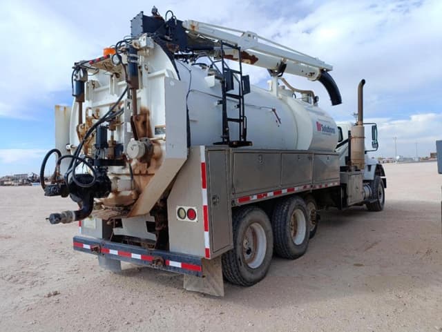 Image of International 7600 equipment image 3