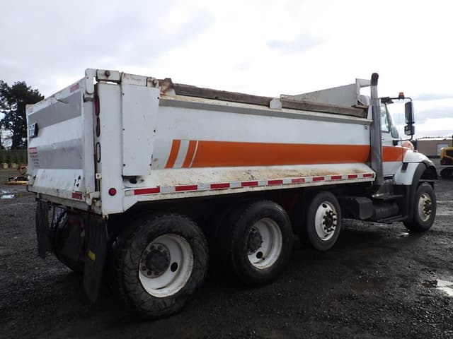 Image of International 7600 equipment image 4