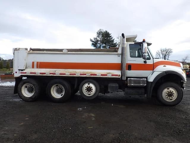 Image of International 7600 equipment image 3