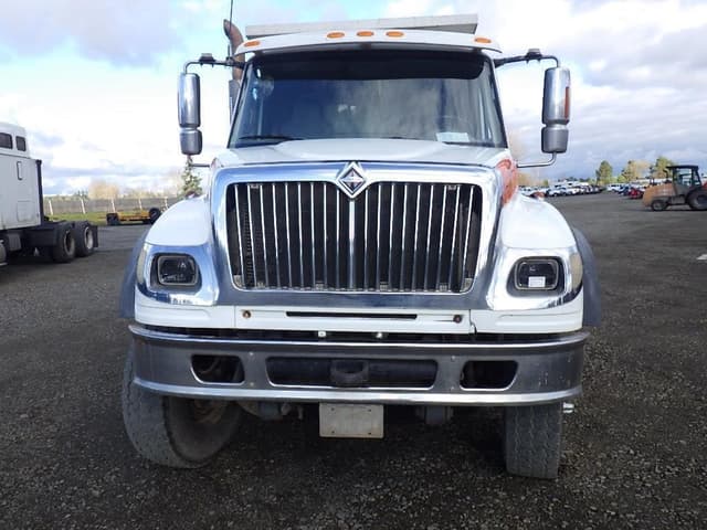 Image of International 7600 equipment image 1